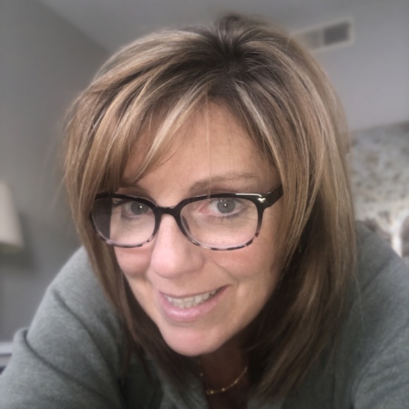 Meet your Posher, Lori - Picture 1 of 1